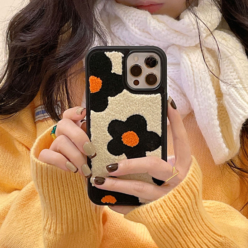 SakuraGlow™ | iPhone-Tasche mit Plüsch-Stickerei